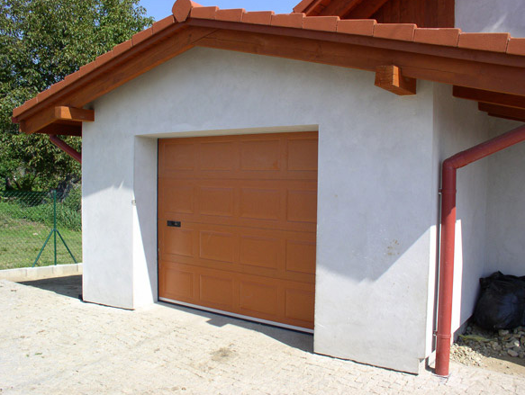 garážová brána hneda